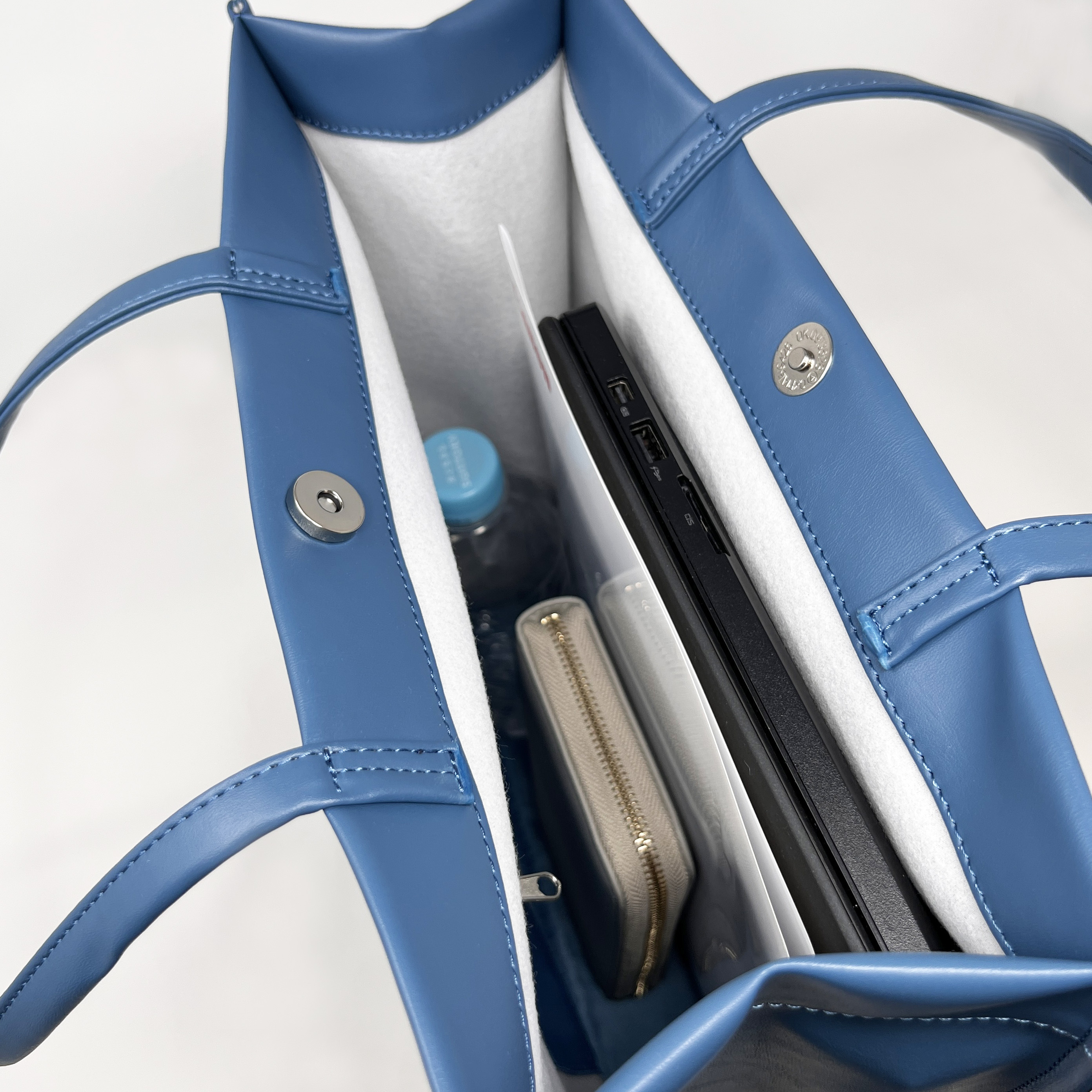 つば九郎型押し合皮トート | 東京ヤクルトスワローズ オフィシャル