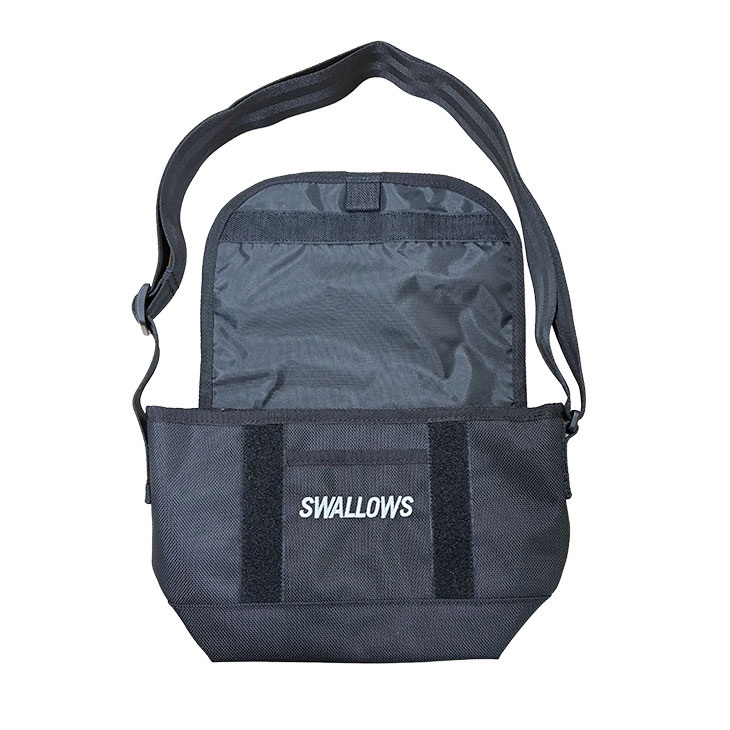 【2026年4月つばの日】ミニメッセンジャーバッグ NEWERA×2896BOXロゴ（BLACK）