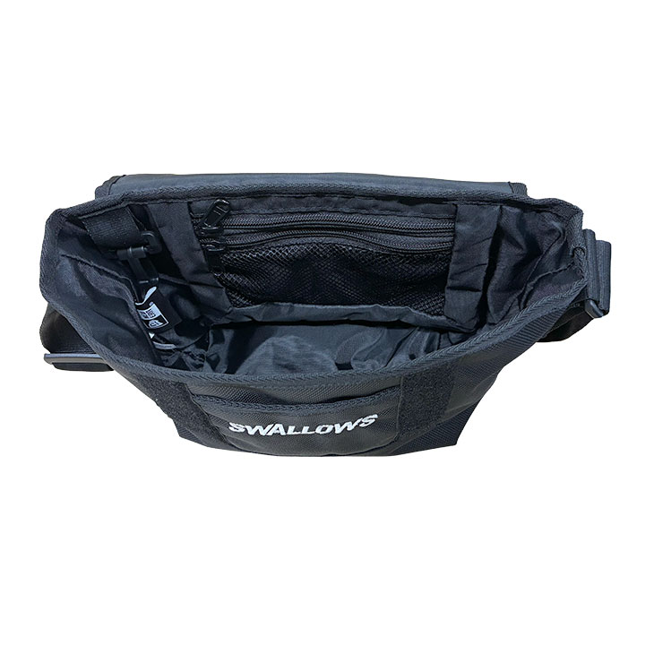 【2026年4月つばの日】ミニメッセンジャーバッグ NEWERA×2896BOXロゴ（BLACK）