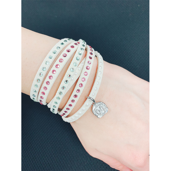 【2024BF】スエード調合皮 スワロフスキーつば九郎クリスタルブレスレット