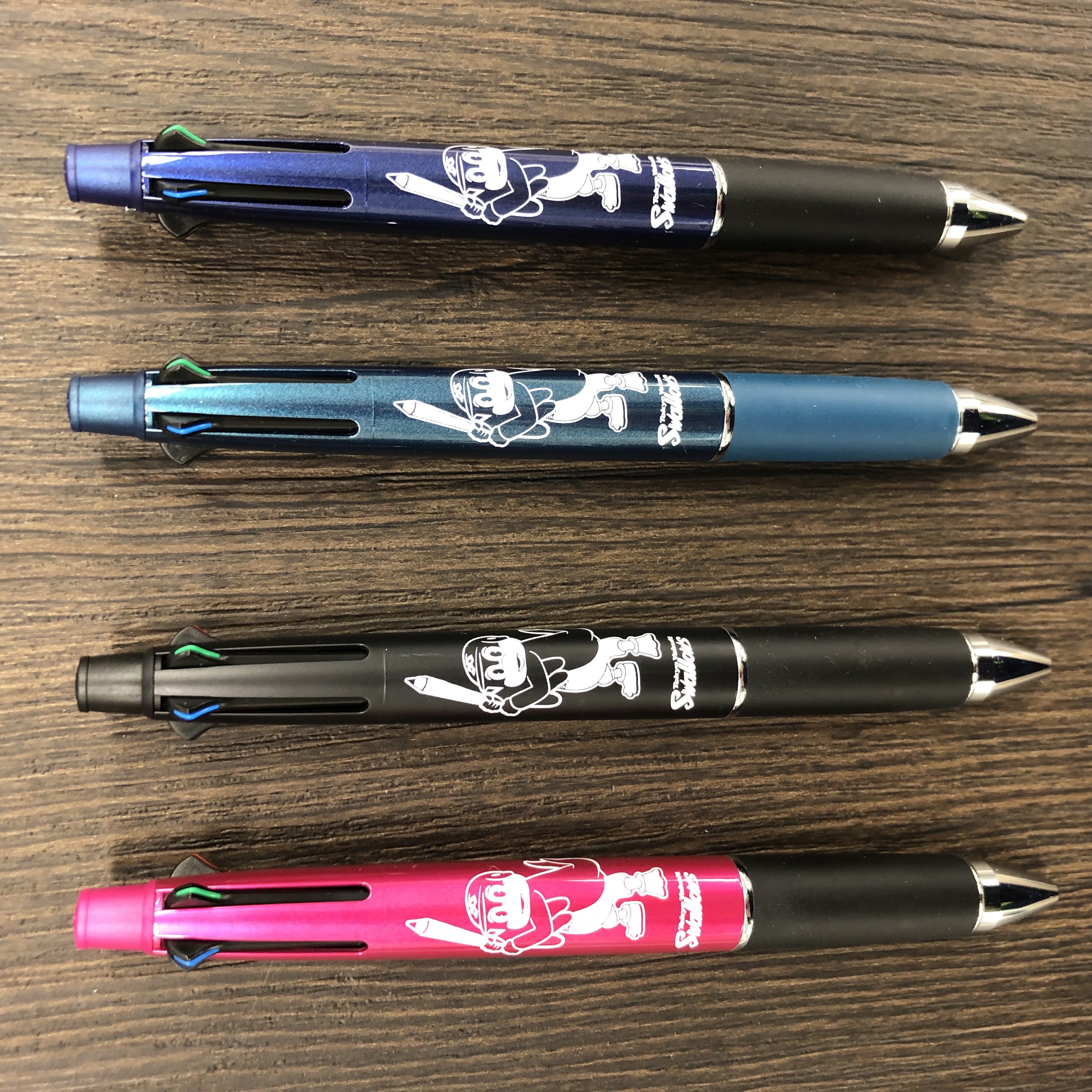 Swallowsジェットストリーム4＆1（つば九郎えんぴつ）